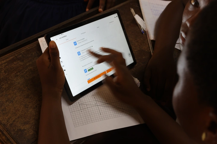 Students on Côte d'Ivoire are testing the new e-learning solutions developed by EPFL. Source Photo: ©EPFL-EXAF